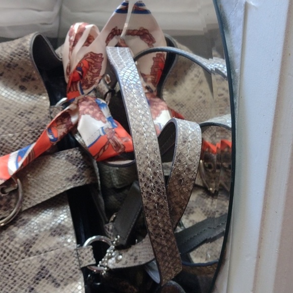 Authentic Coach embossed exotic python leather bag. - Picture 6 of 11